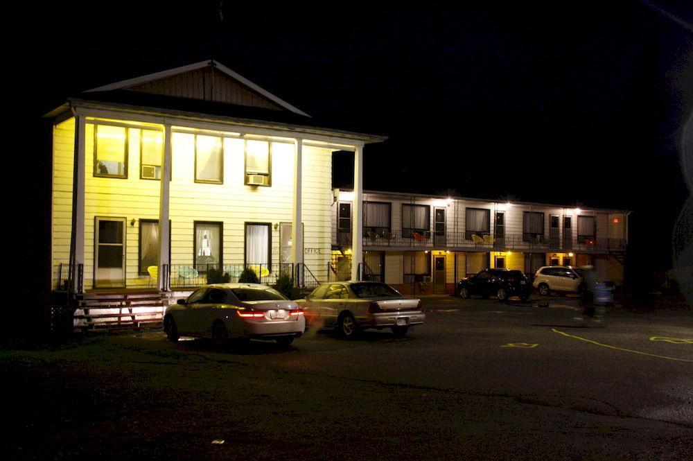Bay Lake Inn - Frontiersman Motel Latchford Exterior photo